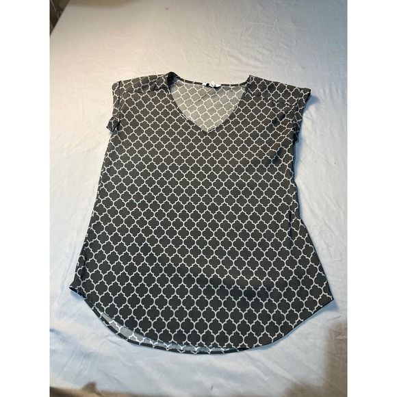 Tops - Express‎ Women's Geometric Quatrefoil Print V-Neck Cap Sleeve Blouse Top Size S